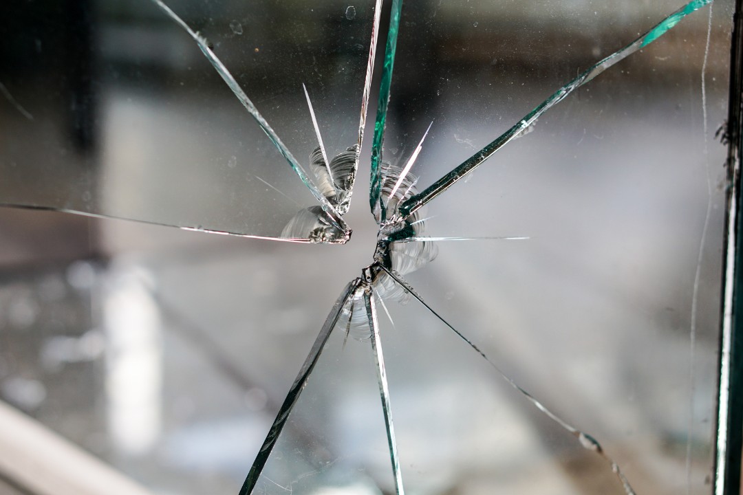 broken glass window repair arlington va
